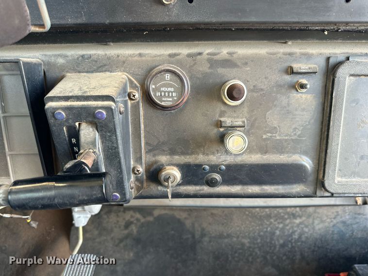 image for item NQ9128 1995 International 3800 school bus