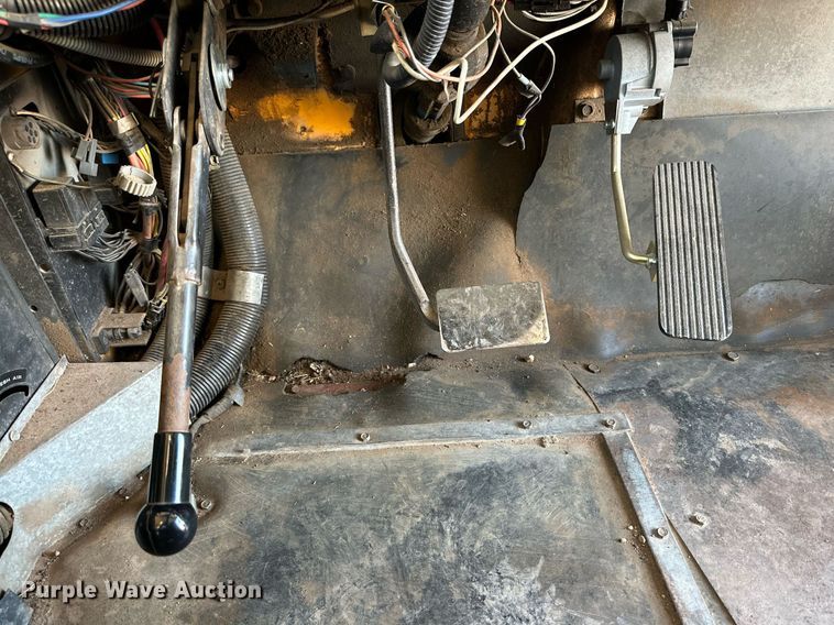 image for item NQ9128 1995 International 3800 school bus