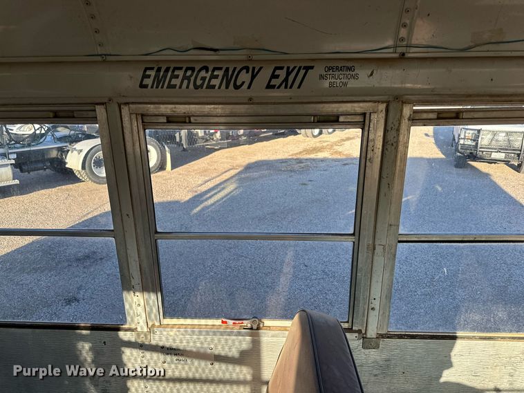 image for item NQ9128 1995 International 3800 school bus