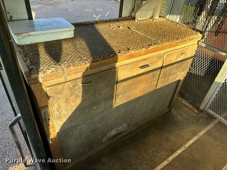 image for item NQ9128 1995 International 3800 school bus