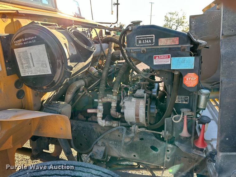 image for item NQ9128 1995 International 3800 school bus