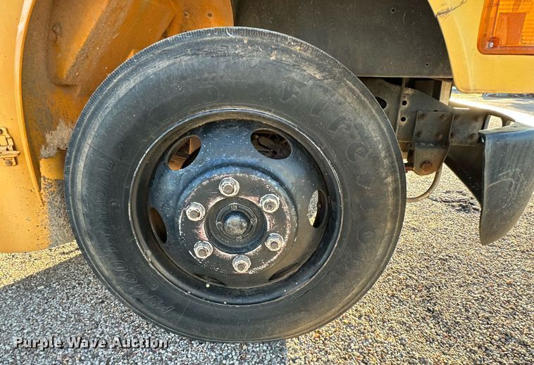 image for item NQ9128 1995 International 3800 school bus