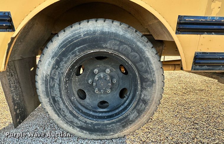 image for item NQ9128 1995 International 3800 school bus