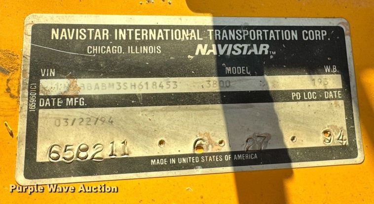 image for item NQ9128 1995 International 3800 school bus