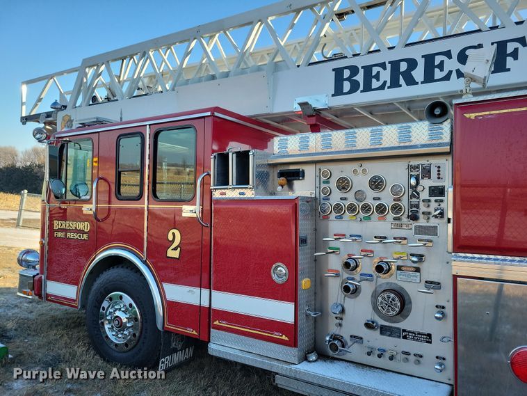 image for item OH9480 1989 Spartan Grumman Quint fire truck