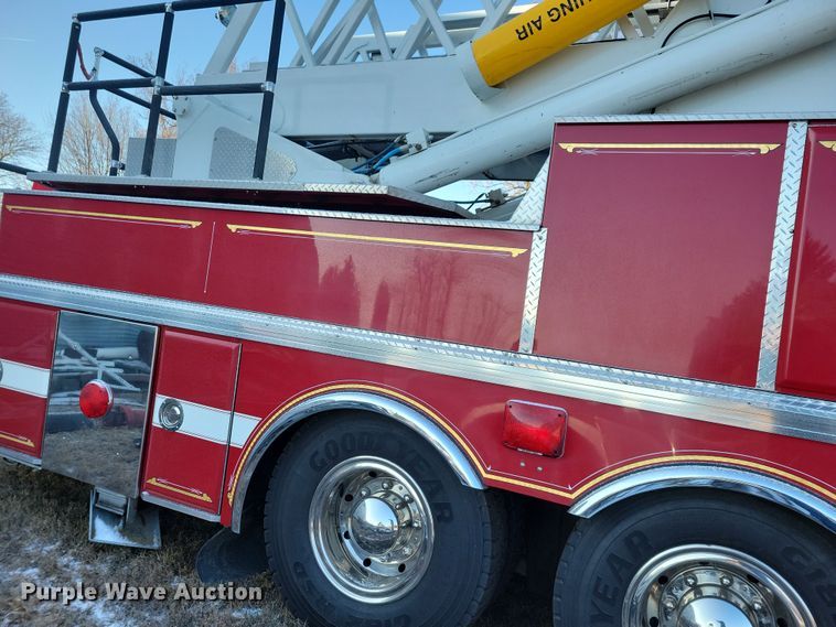 image for item OH9480 1989 Spartan Grumman Quint fire truck