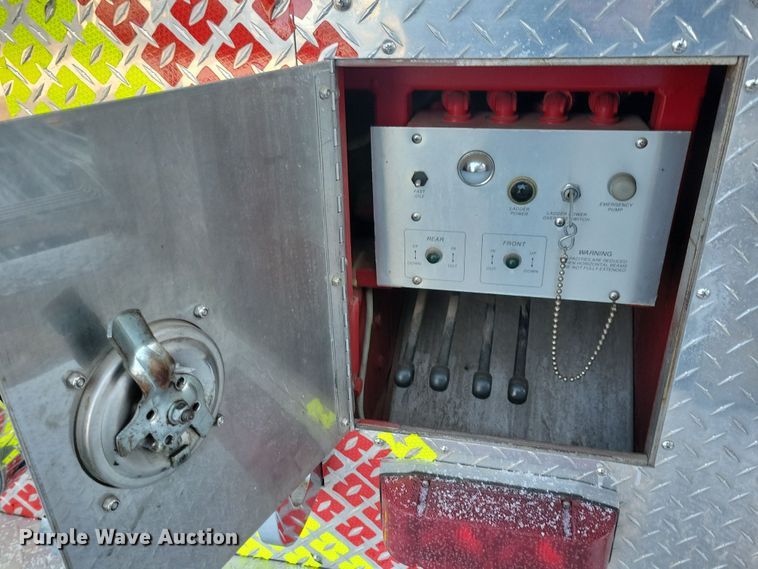 image for item OH9480 1989 Spartan Grumman Quint fire truck