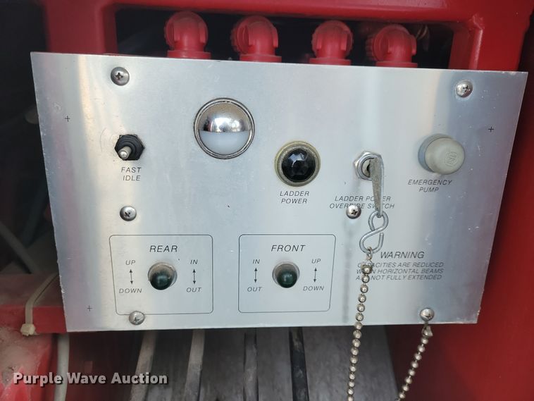 image for item OH9480 1989 Spartan Grumman Quint fire truck