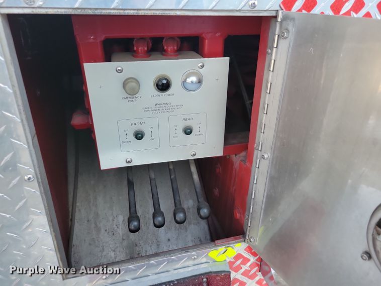 image for item OH9480 1989 Spartan Grumman Quint fire truck