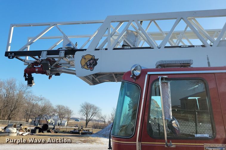 image for item OH9480 1989 Spartan Grumman Quint fire truck