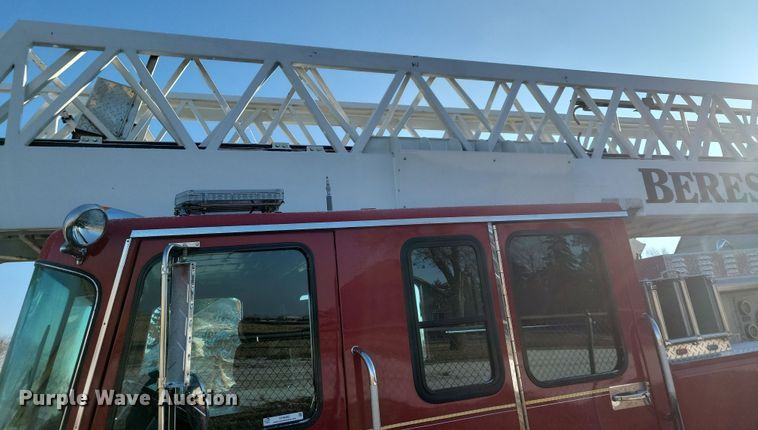 image for item OH9480 1989 Spartan Grumman Quint fire truck