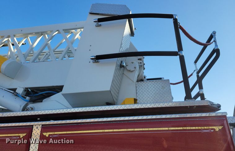 image for item OH9480 1989 Spartan Grumman Quint fire truck