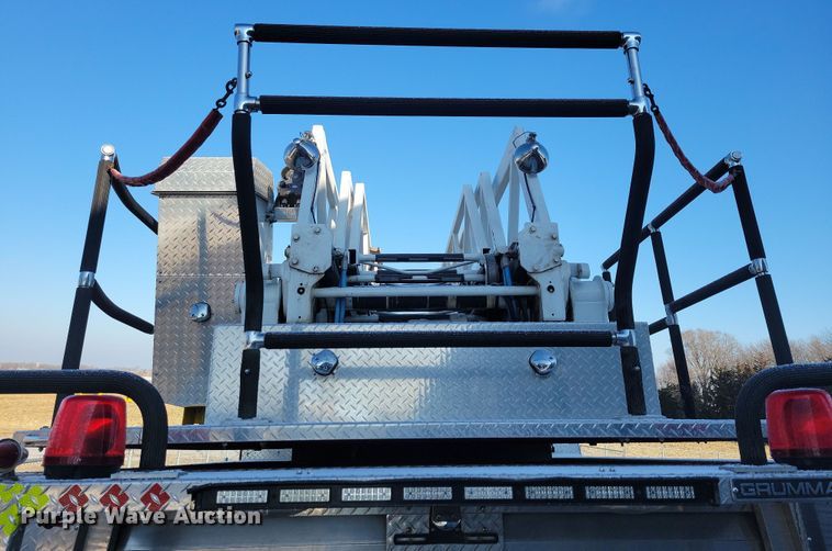 image for item OH9480 1989 Spartan Grumman Quint fire truck