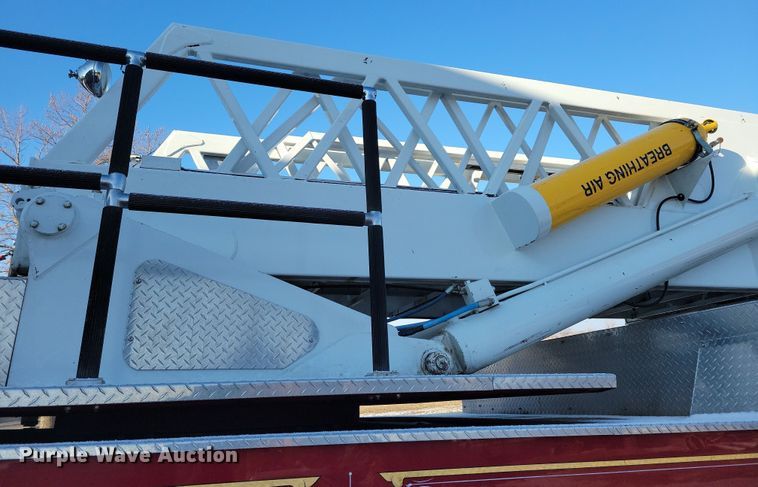 image for item OH9480 1989 Spartan Grumman Quint fire truck