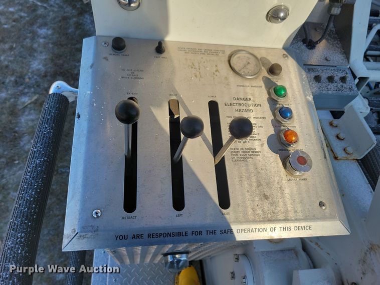 image for item OH9480 1989 Spartan Grumman Quint fire truck