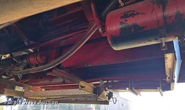 image for item OH9480 1989 Spartan Grumman Quint fire truck