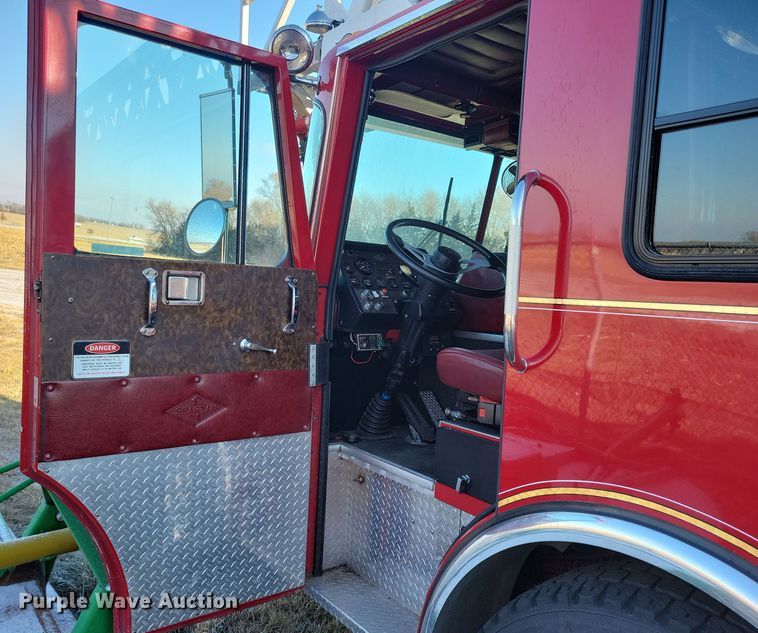 image for item OH9480 1989 Spartan Grumman Quint fire truck