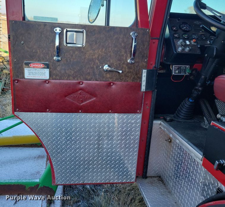 image for item OH9480 1989 Spartan Grumman Quint fire truck