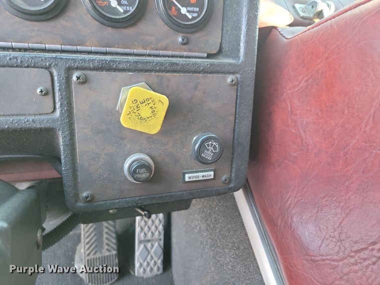 image for item OH9480 1989 Spartan Grumman Quint fire truck