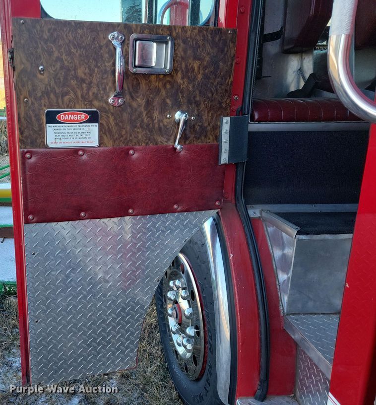 image for item OH9480 1989 Spartan Grumman Quint fire truck