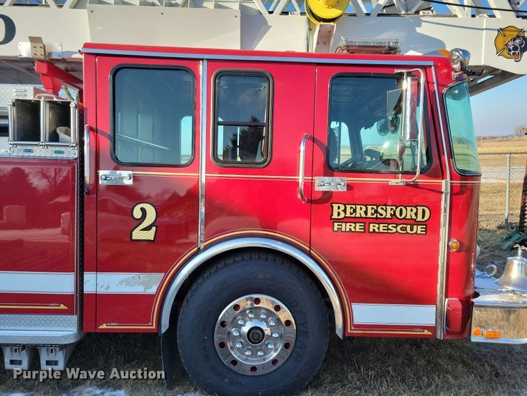 image for item OH9480 1989 Spartan Grumman Quint fire truck