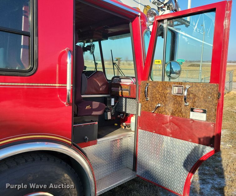 image for item OH9480 1989 Spartan Grumman Quint fire truck