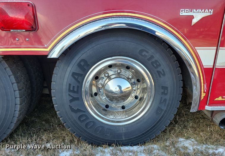 image for item OH9480 1989 Spartan Grumman Quint fire truck