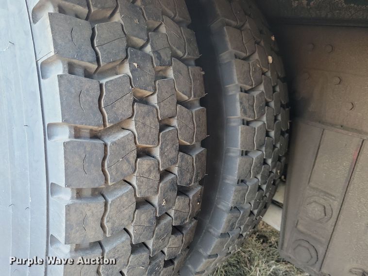 image for item OH9480 1989 Spartan Grumman Quint fire truck