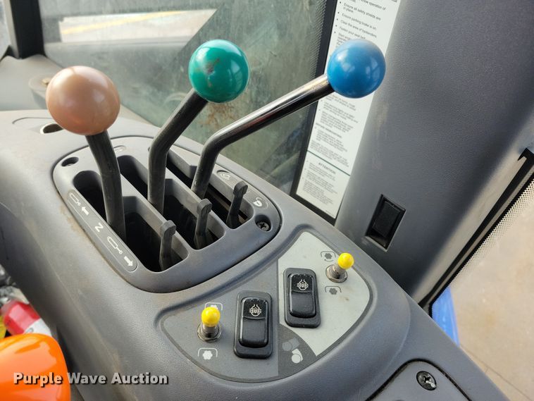 image for item OH9483 2011 New Holland TV6070 4WD bi-directional tractor