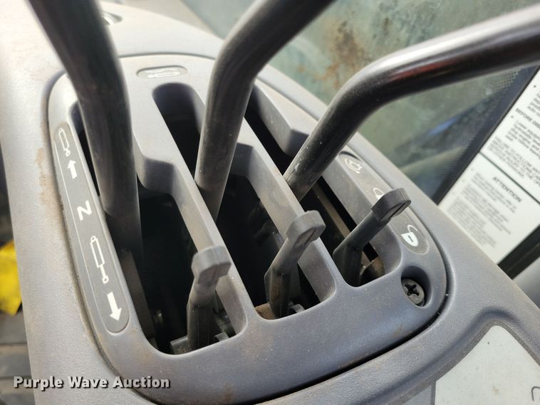 image for item OH9483 2011 New Holland TV6070 4WD bi-directional tractor