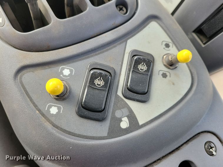 image for item OH9483 2011 New Holland TV6070 4WD bi-directional tractor