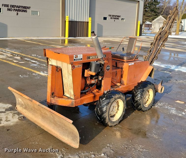 image for item OH9484 Ditch Witch J20 trencher
