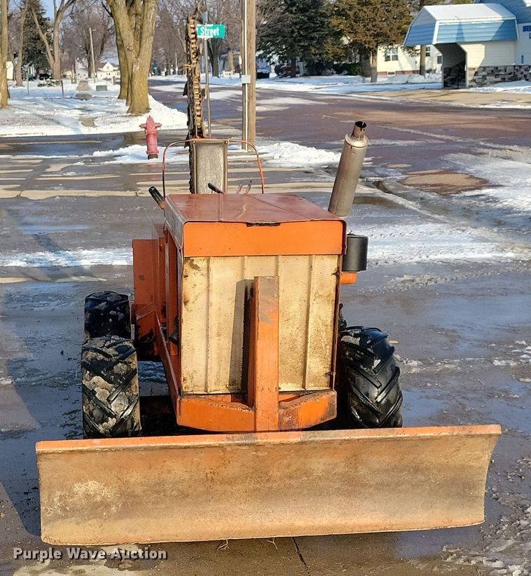 image for item OH9484 Ditch Witch J20 trencher