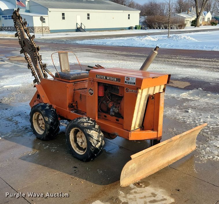 image for item OH9484 Ditch Witch J20 trencher