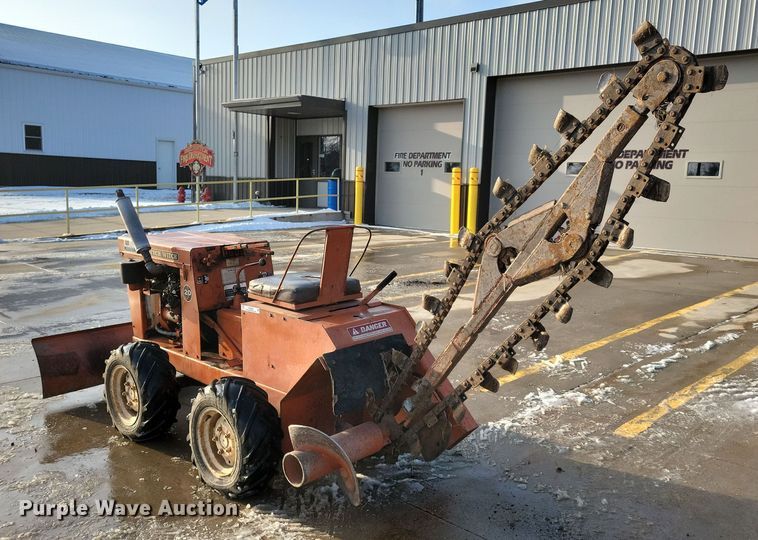 image for item OH9484 Ditch Witch J20 trencher