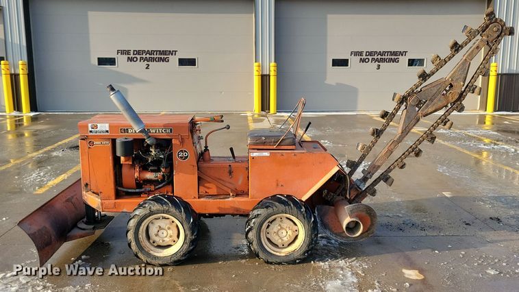 image for item OH9484 Ditch Witch J20 trencher