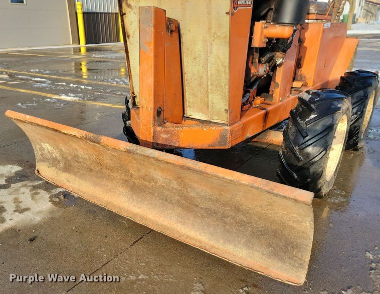 image for item OH9484 Ditch Witch J20 trencher