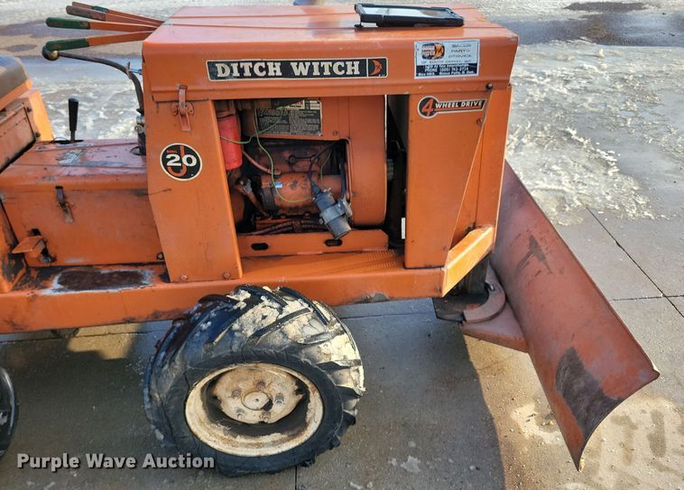 image for item OH9484 Ditch Witch J20 trencher
