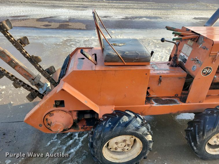 image for item OH9484 Ditch Witch J20 trencher