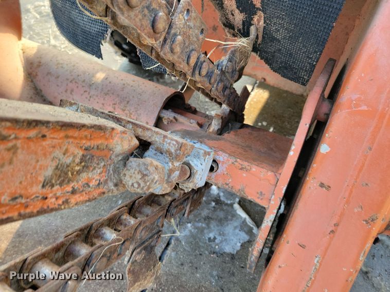 image for item OH9484 Ditch Witch J20 trencher