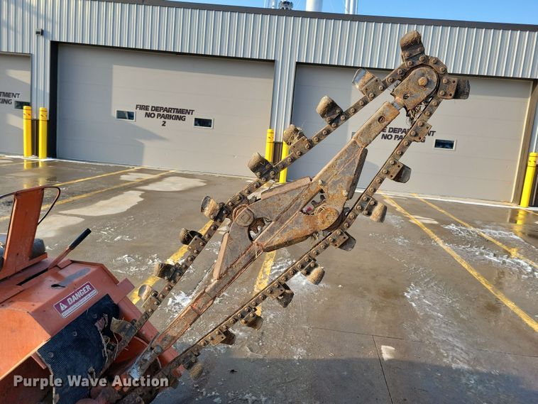 image for item OH9484 Ditch Witch J20 trencher