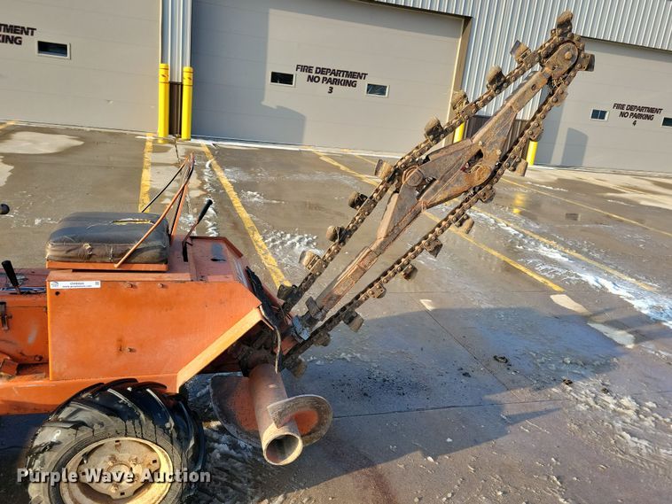 image for item OH9484 Ditch Witch J20 trencher