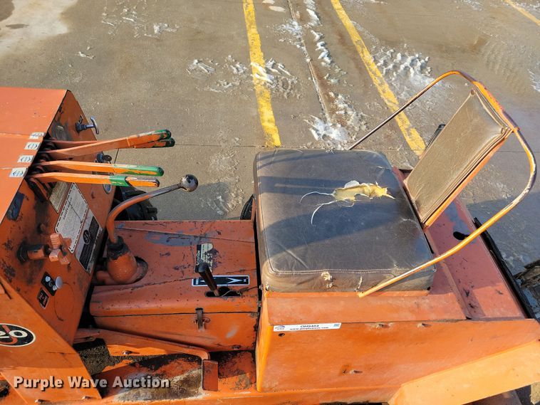 image for item OH9484 Ditch Witch J20 trencher