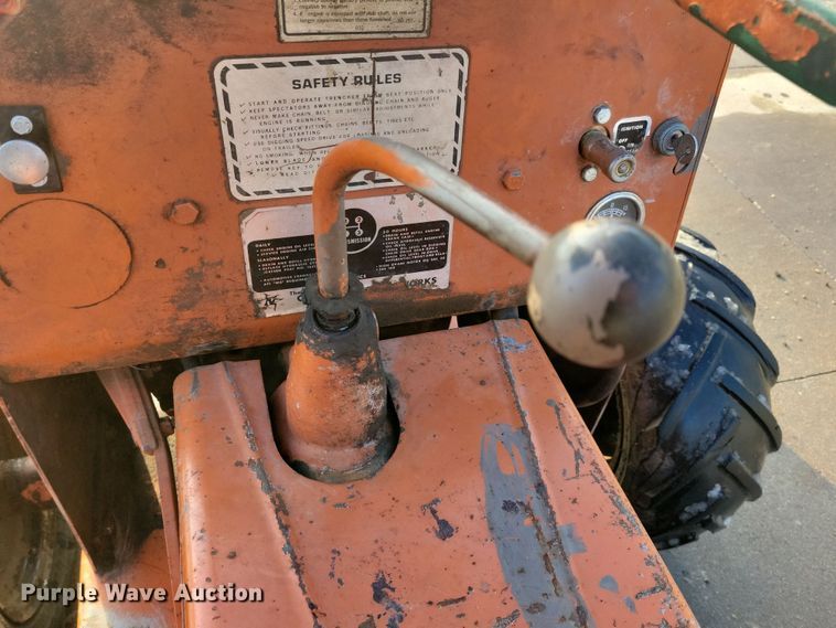 image for item OH9484 Ditch Witch J20 trencher