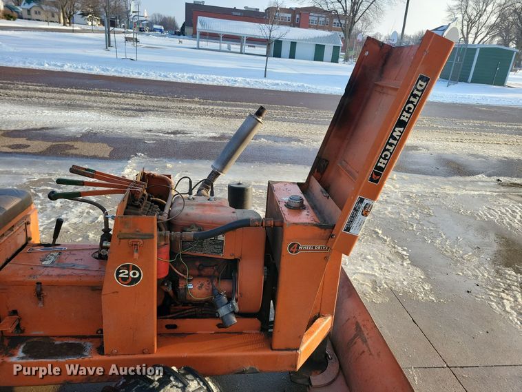 image for item OH9484 Ditch Witch J20 trencher