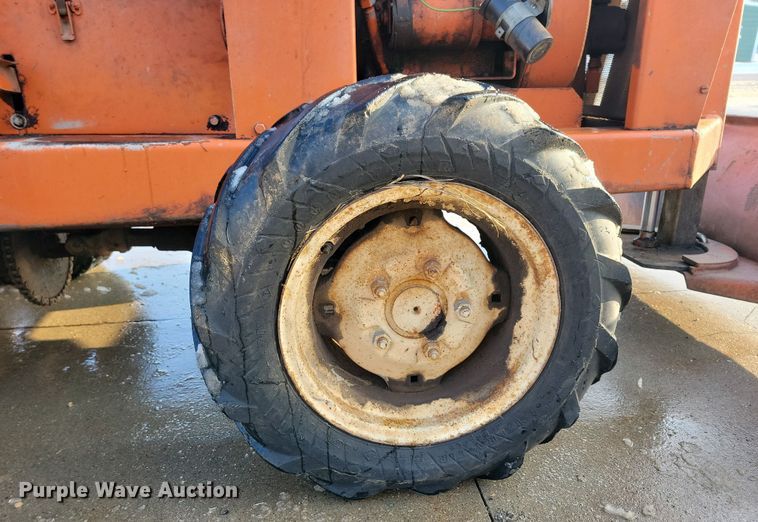 image for item OH9484 Ditch Witch J20 trencher