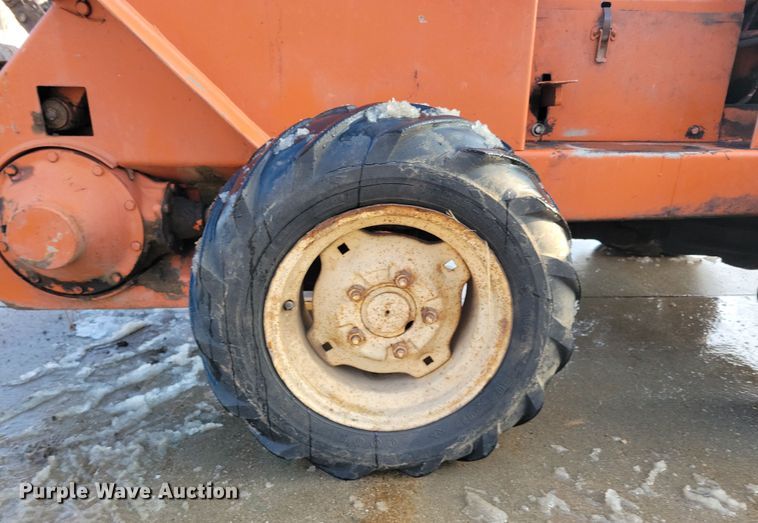 image for item OH9484 Ditch Witch J20 trencher