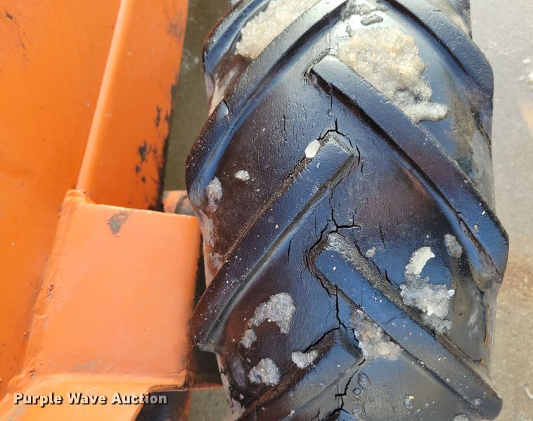 image for item OH9484 Ditch Witch J20 trencher