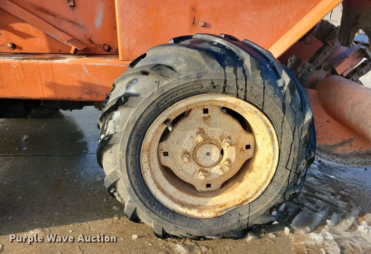 image for item OH9484 Ditch Witch J20 trencher