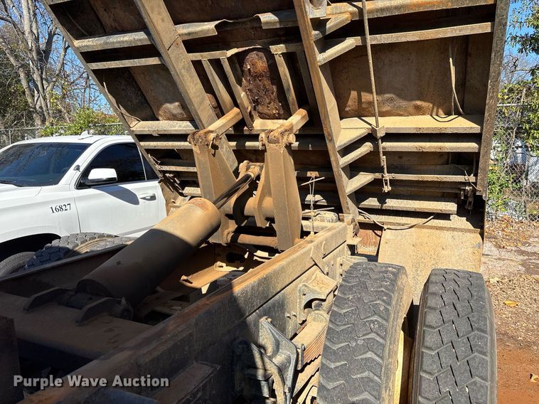 image for item OK9464 2011 Ford F750 Super Duty XL dump truck